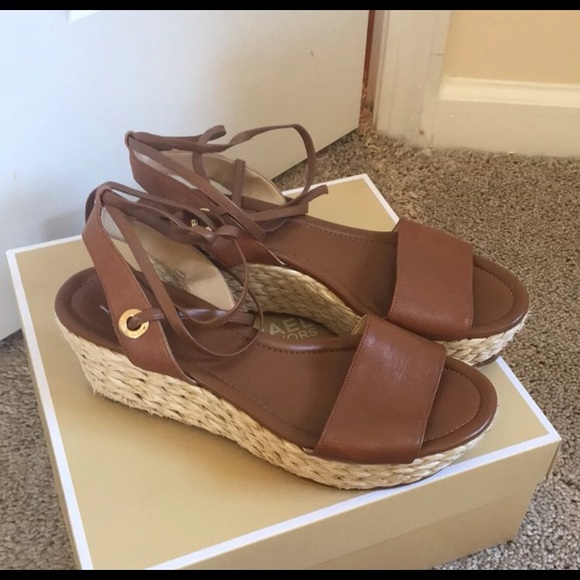 ISO Michael kors wedges/platforms - Picture 1 of 1